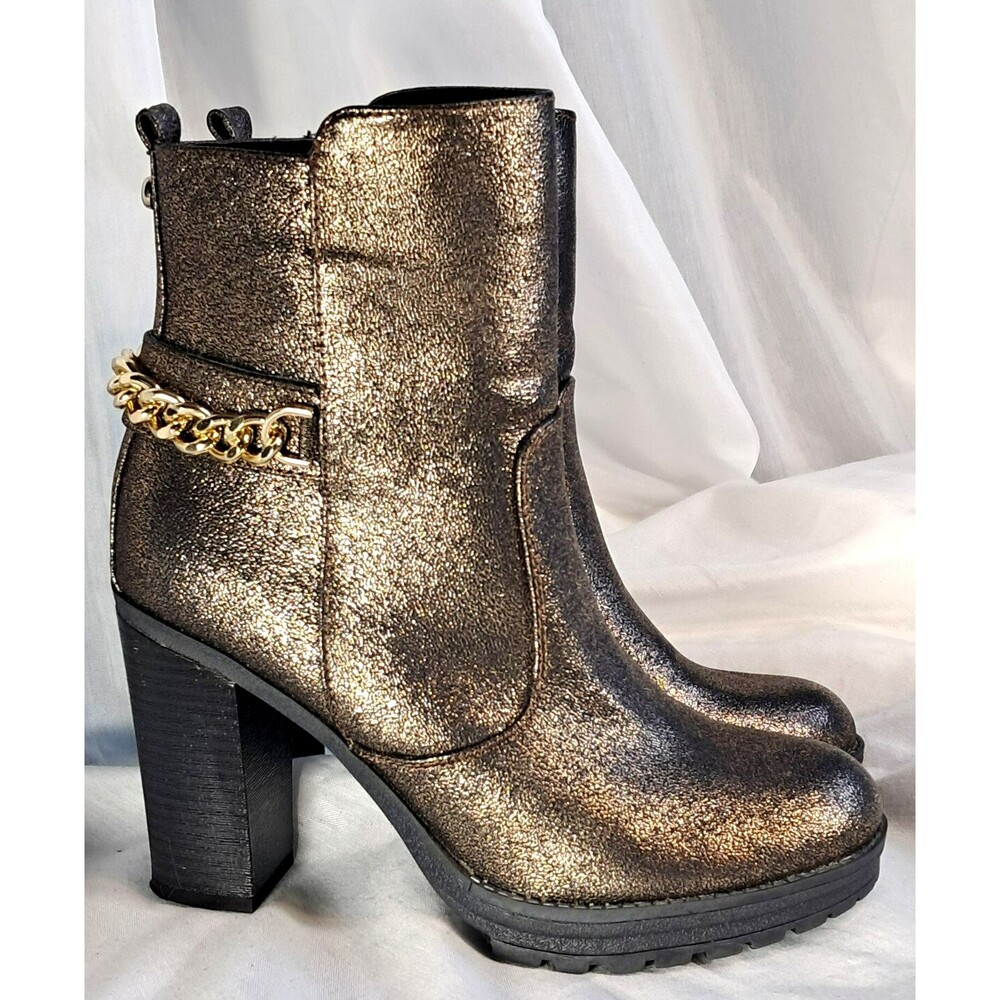 GUESS GGGreedy Women’s 7M Ankle Booties Block Heel Gold Metallic Chain